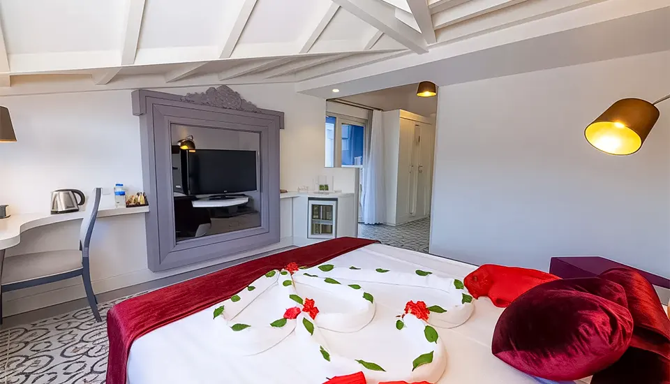 هتل کریستال آئورا بیچ ریزورت اند اسپا